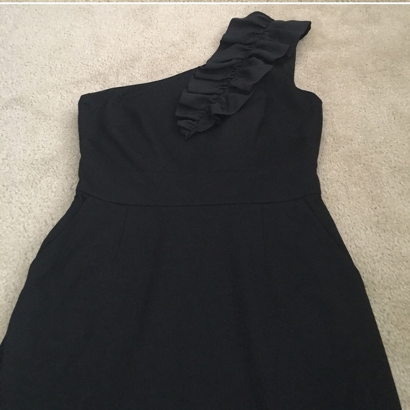 Trina Turk Sheila one shoulder black ruffle shift pencil mini dress S - Picture 3 of 8